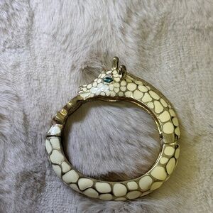 Gold & Cream Giraffe-Head Reptile Accessory Ring